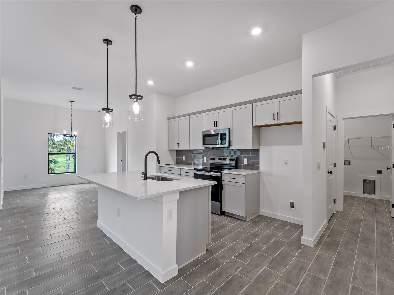 1818 NEW LONDON STREET