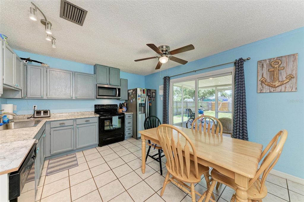 Photo of 1019 27th Avenue W, Palmetto, FL 34221 (MLS # A4659720)