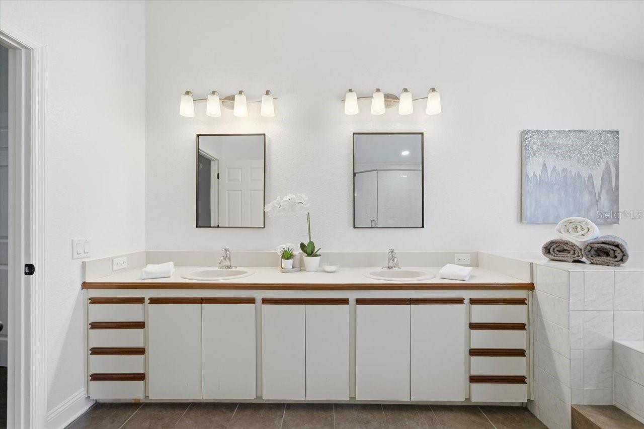 LANDMARK PALMS - Residential