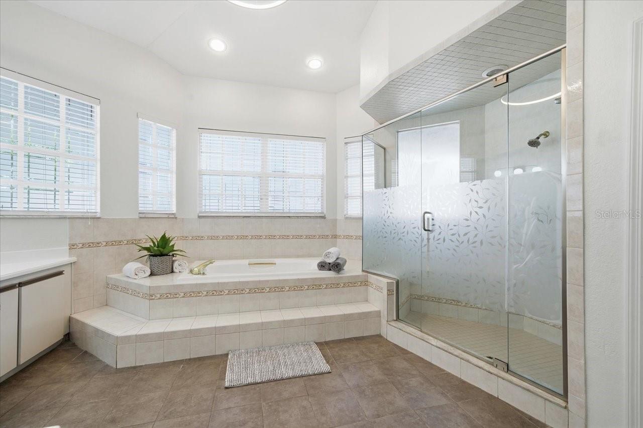 LANDMARK PALMS - Residential