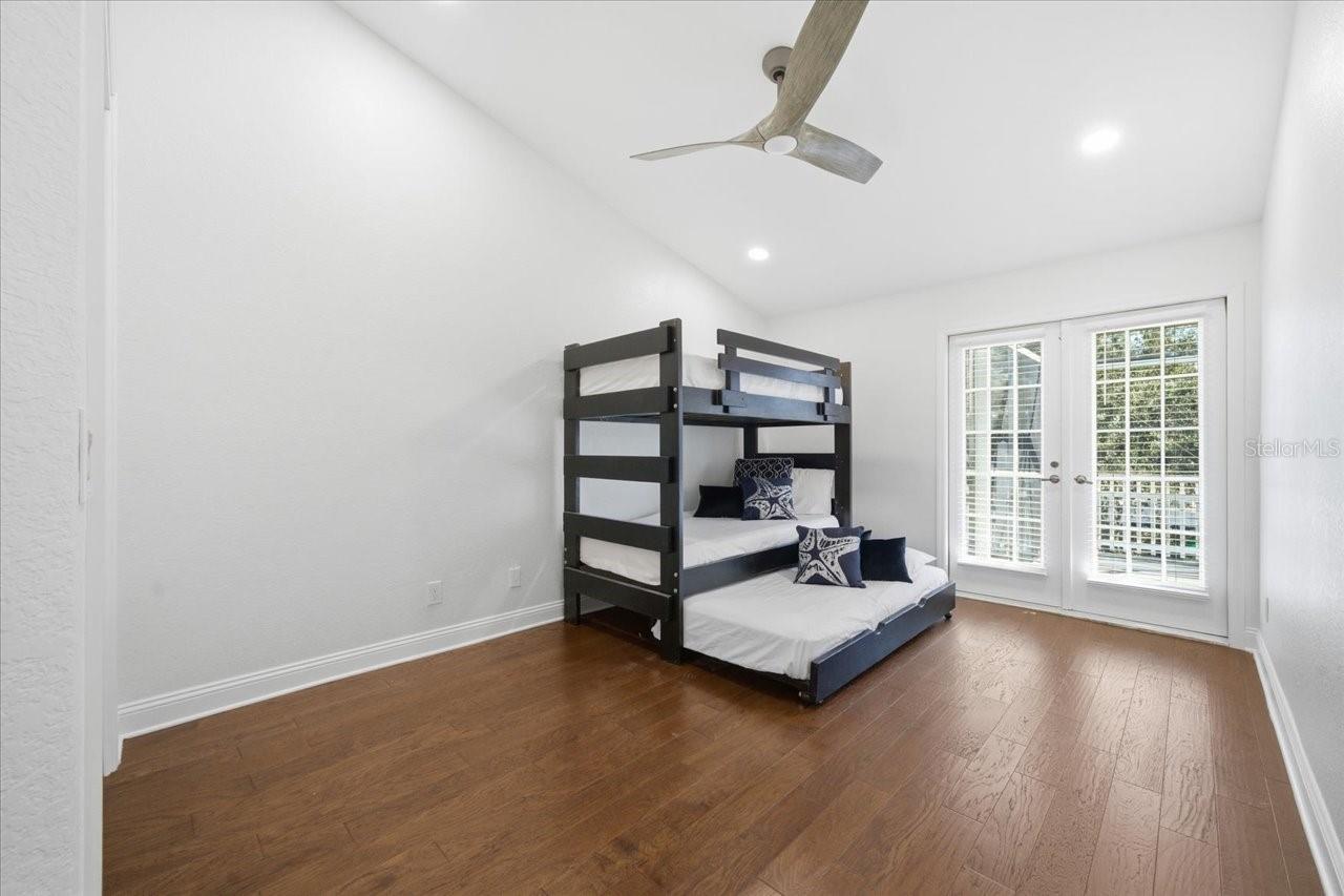 LANDMARK PALMS - Residential