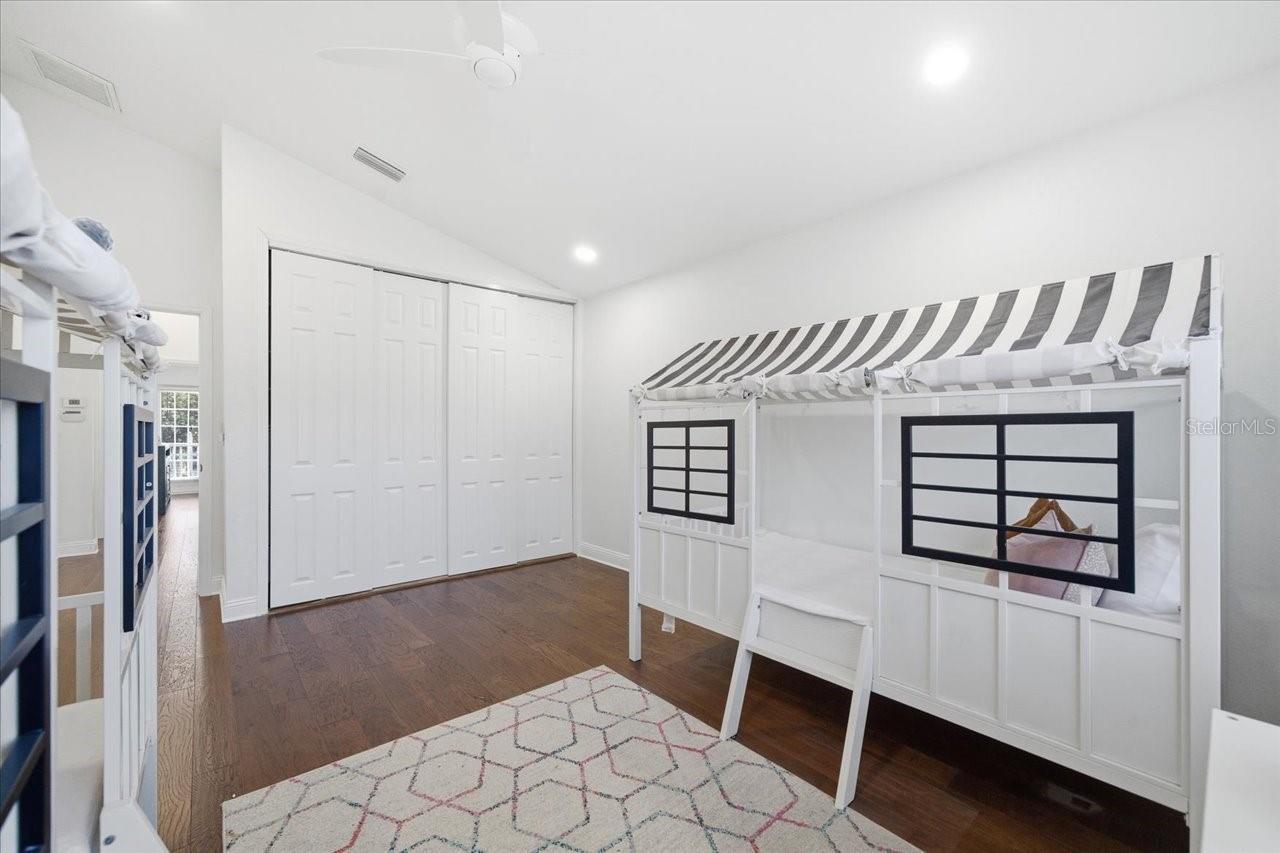 LANDMARK PALMS - Residential