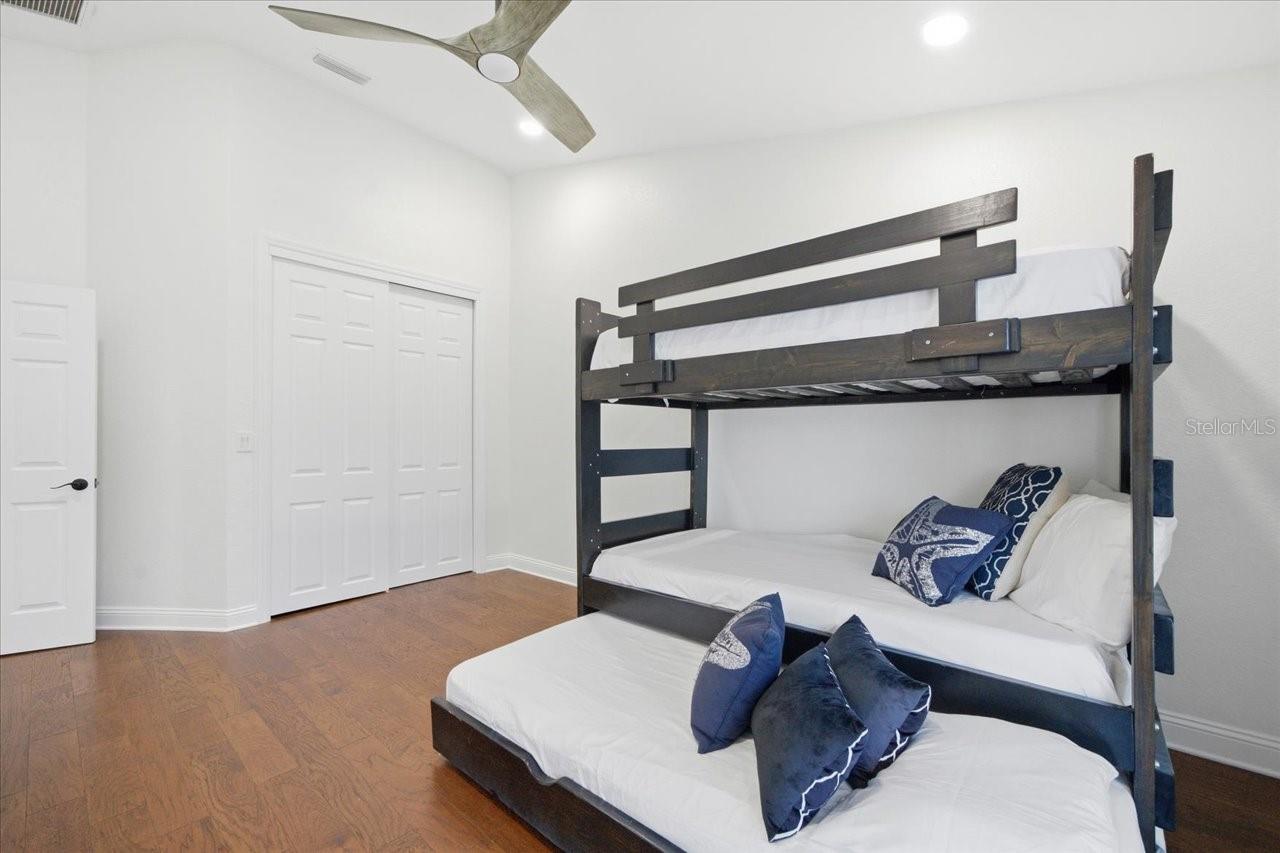 LANDMARK PALMS - Residential