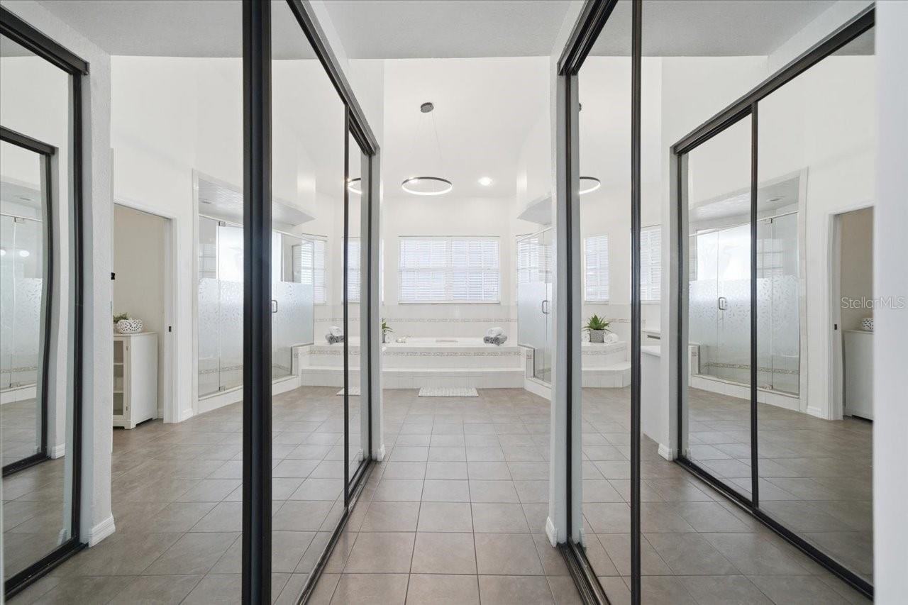 LANDMARK PALMS - Residential