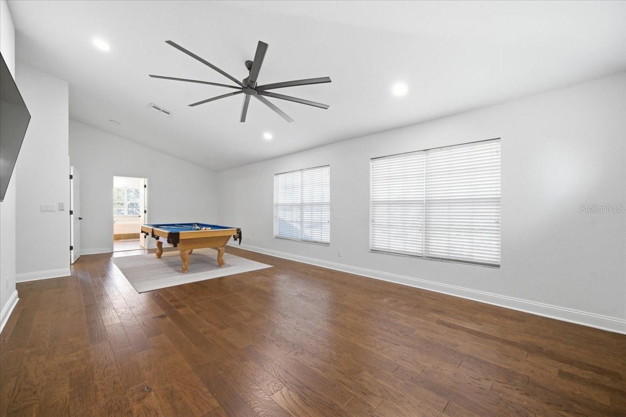 LANDMARK PALMS - Residential