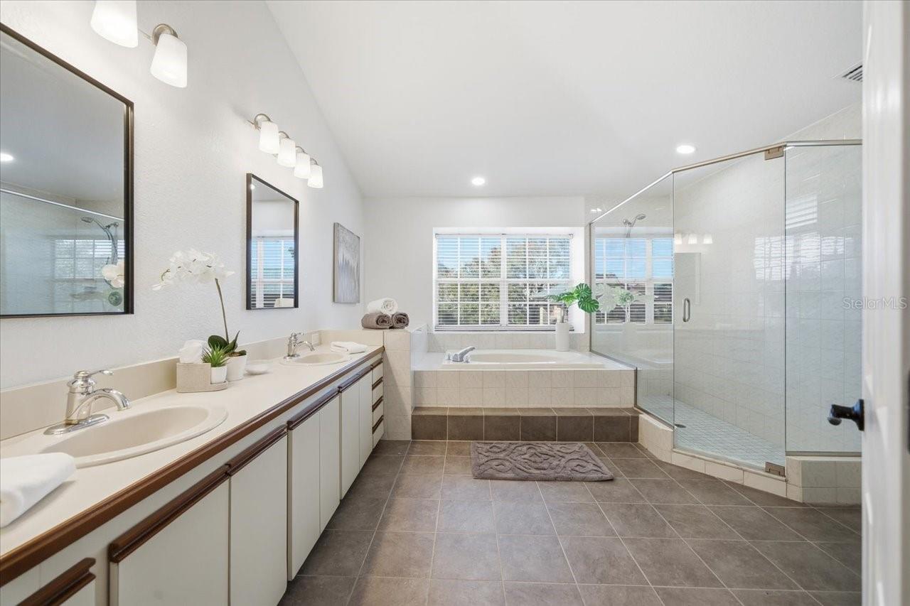 LANDMARK PALMS - Residential