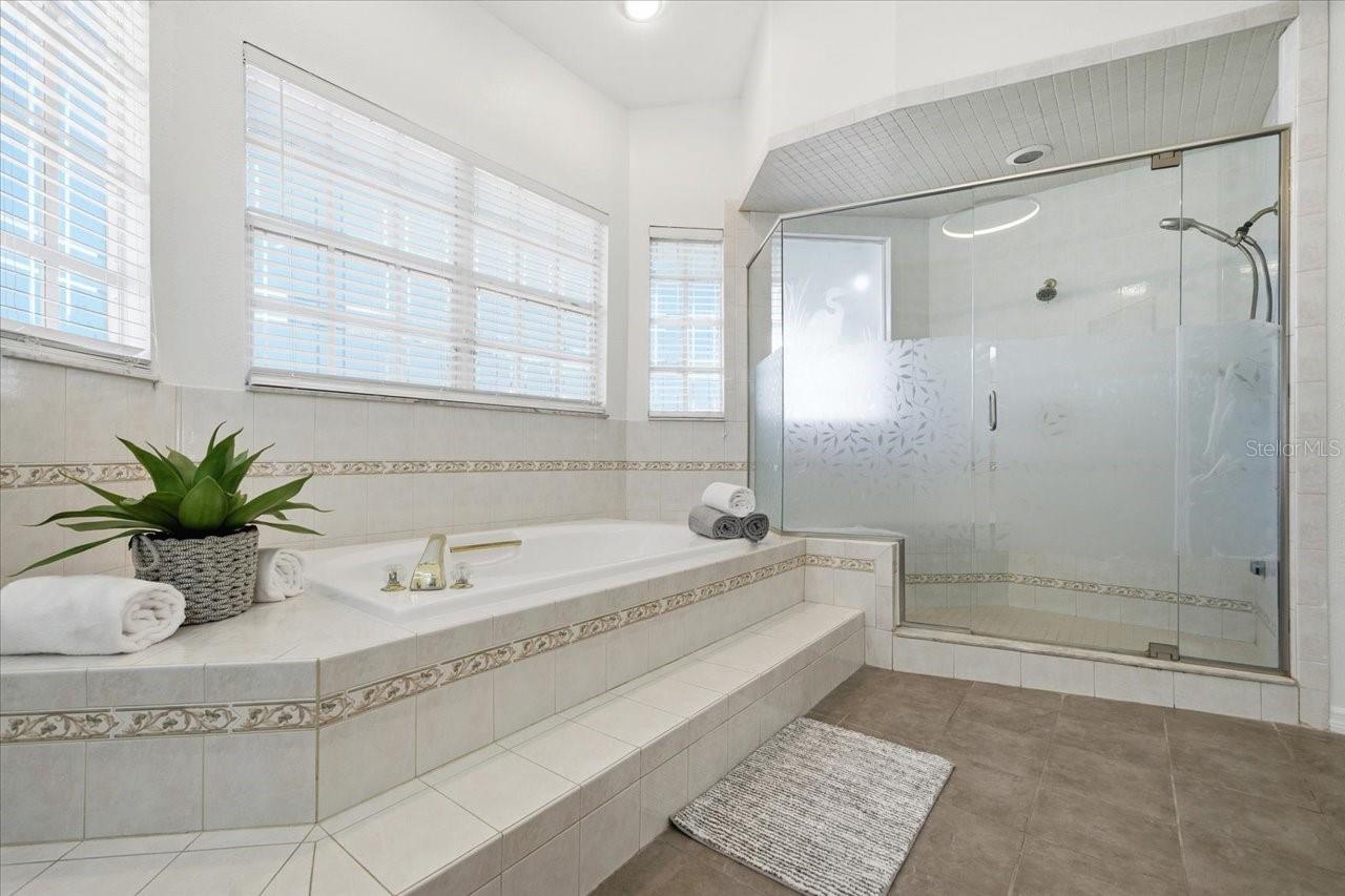 LANDMARK PALMS - Residential