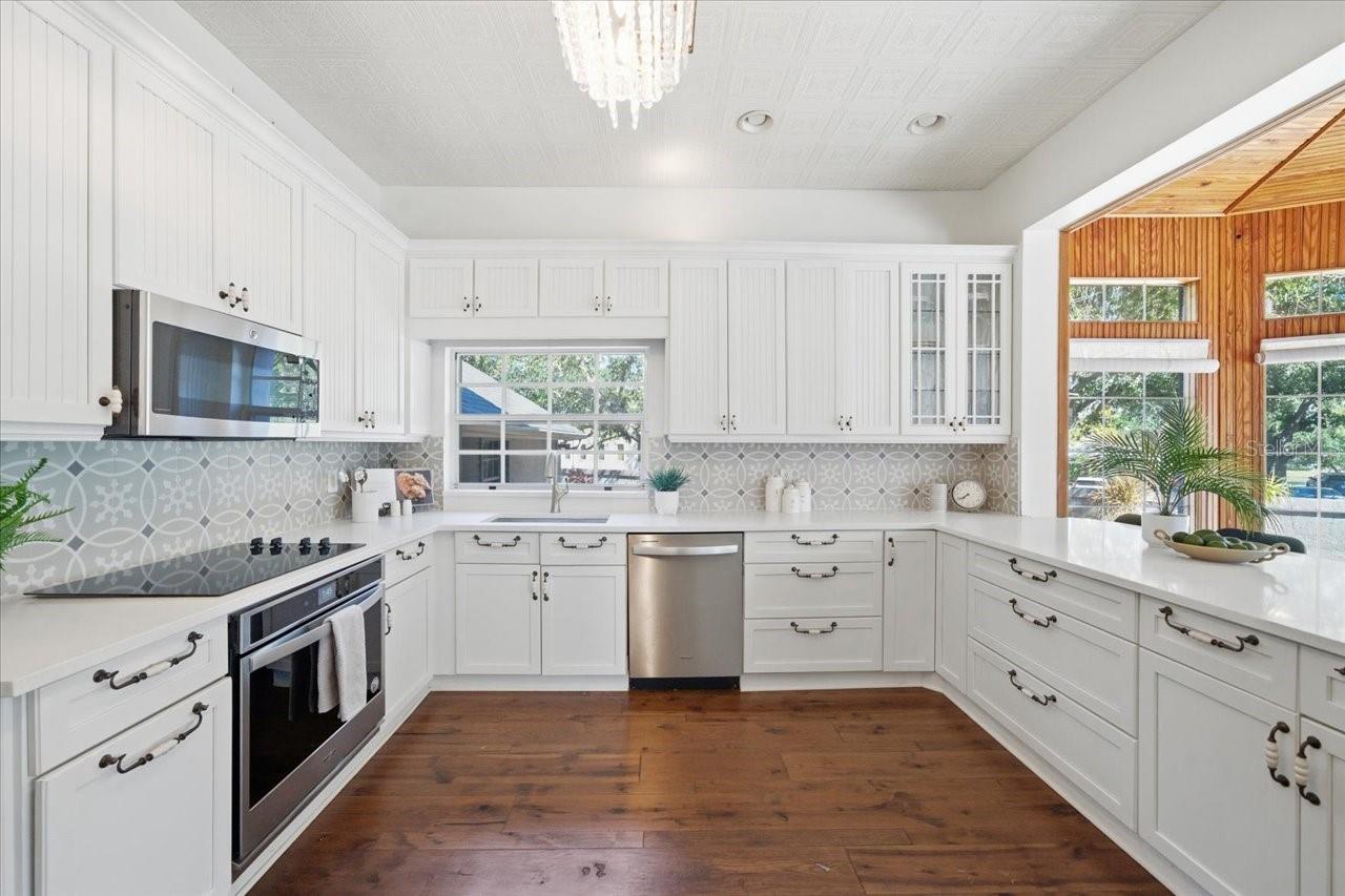 LANDMARK PALMS - Residential