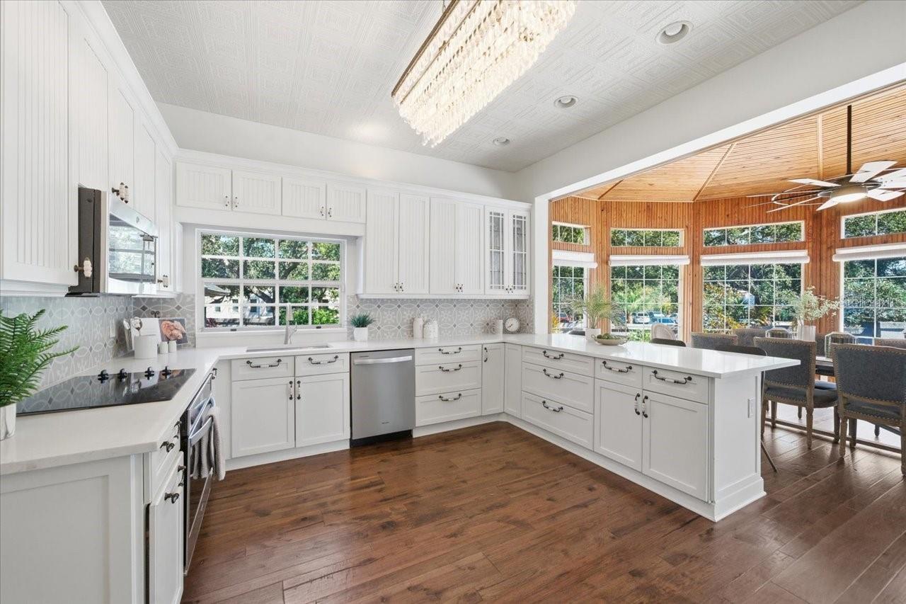 LANDMARK PALMS - Residential