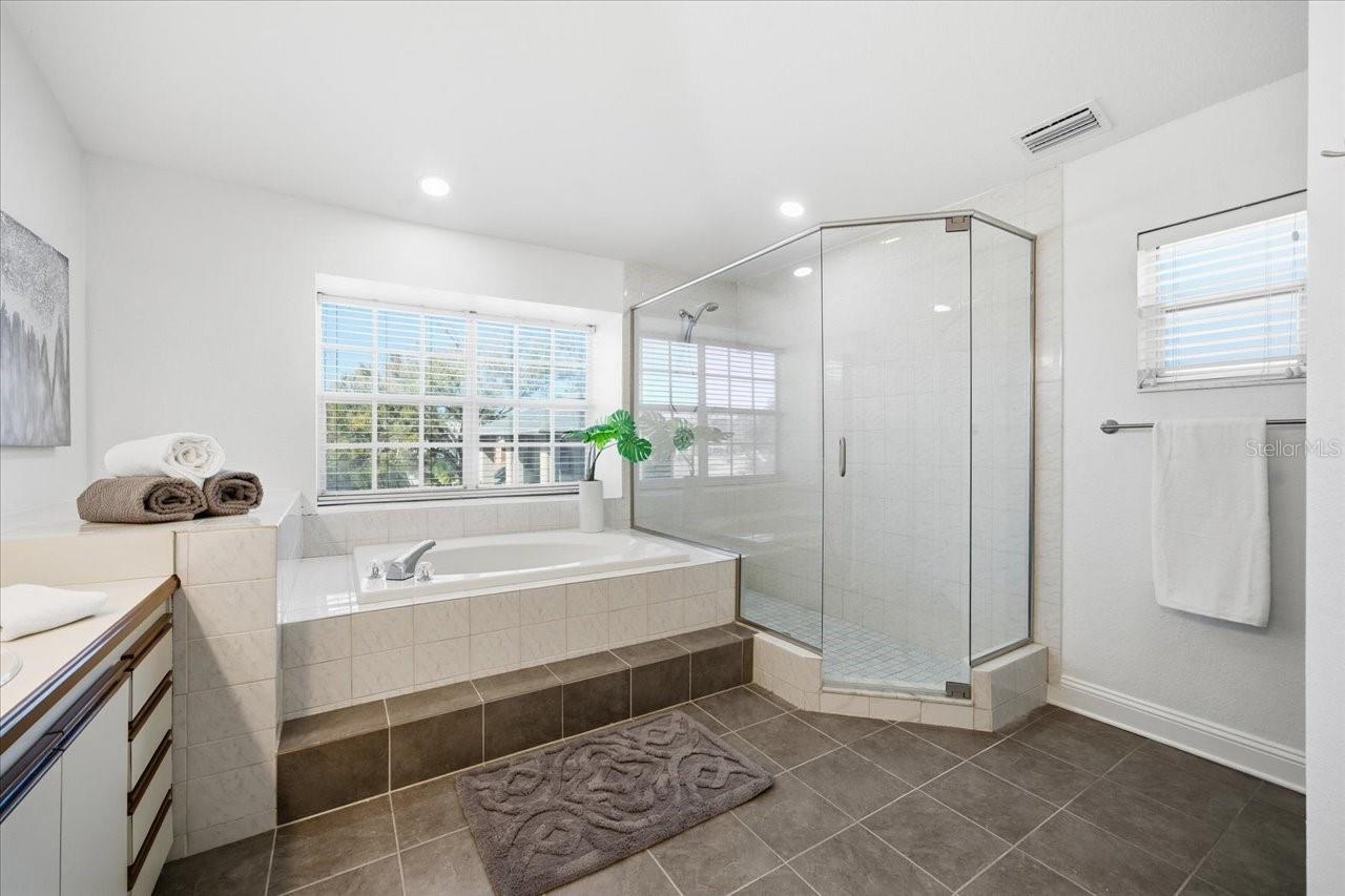 LANDMARK PALMS - Residential