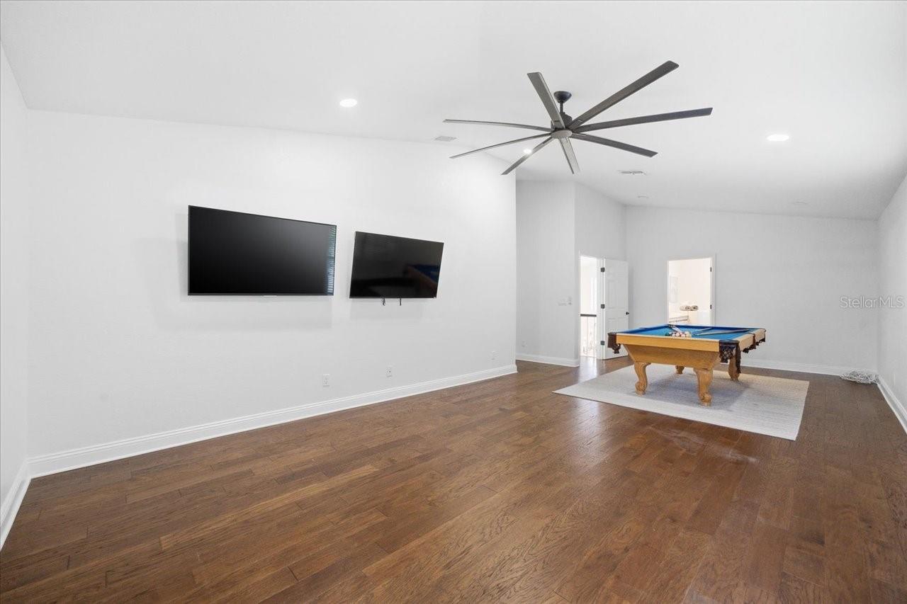 LANDMARK PALMS - Residential