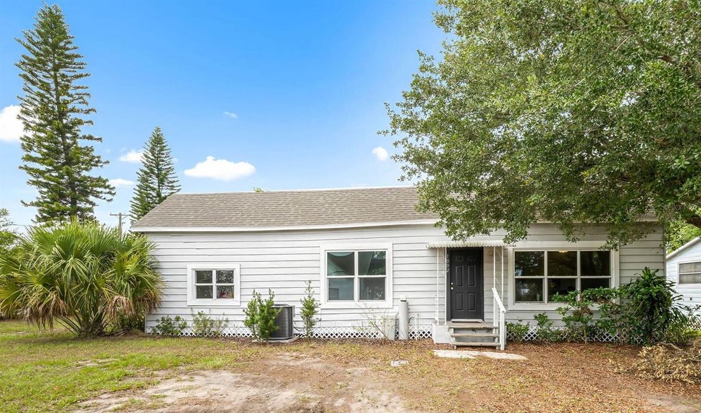 Photo of 1002 NE 1st Street, Mulberry, FL 33860 (MLS # TB8386053)