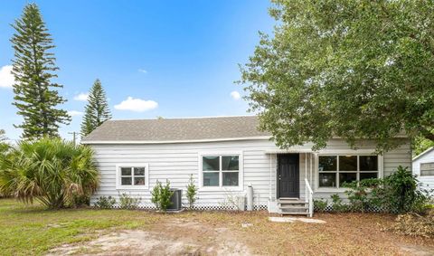 Photo of 1002 NE 1st Street, Mulberry, FL 33860 (MLS # TB8386053)