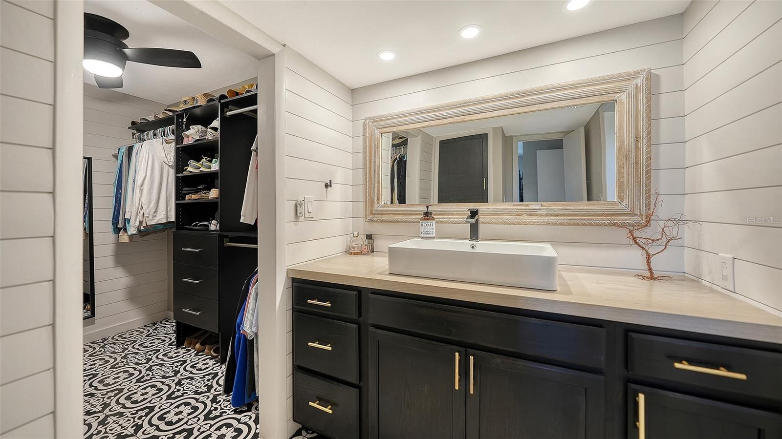 WINDWARD BAY AMD - Residential