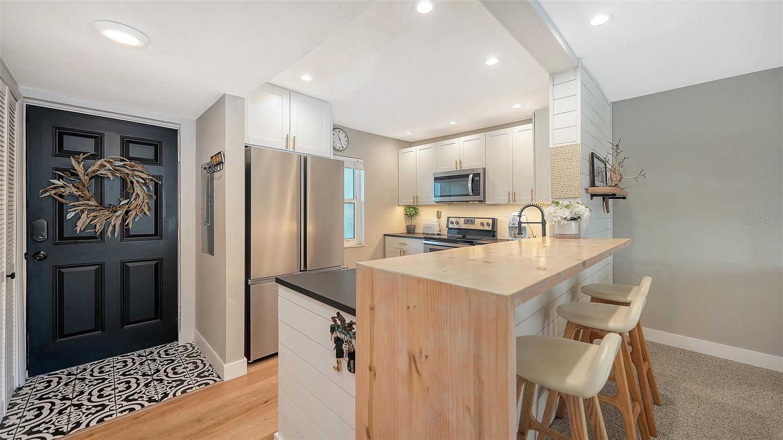 WINDWARD BAY AMD - Residential