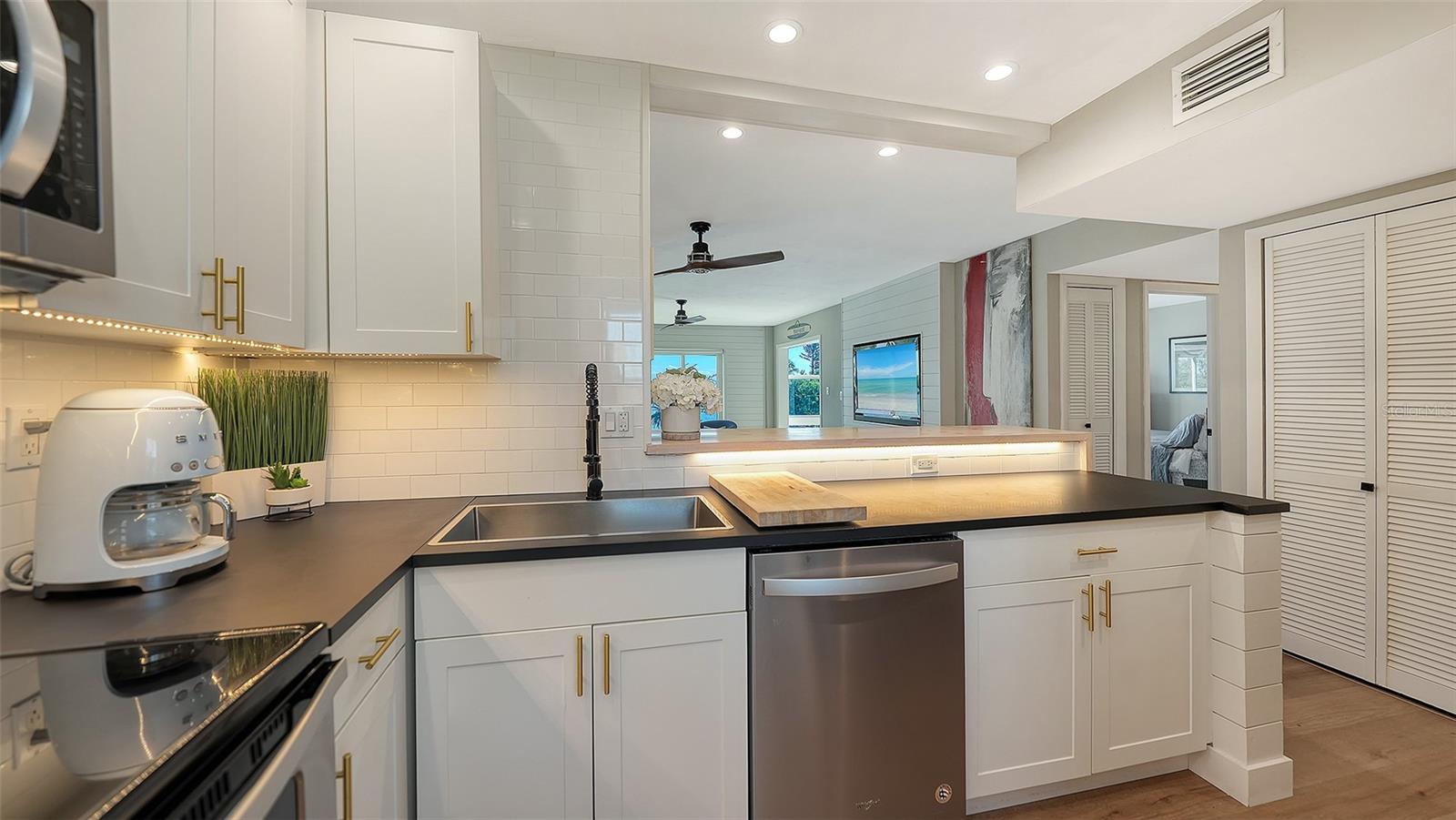 WINDWARD BAY AMD - Residential