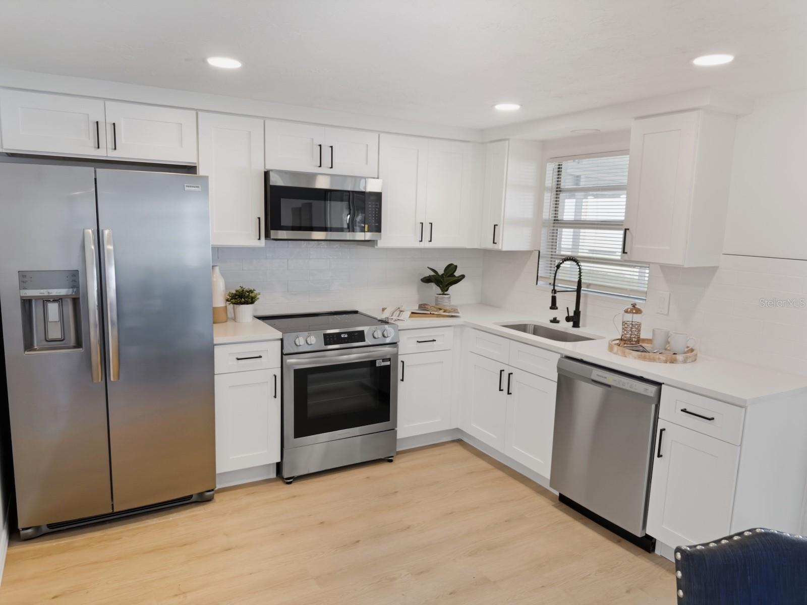 ALOHA GARDENS - Residential