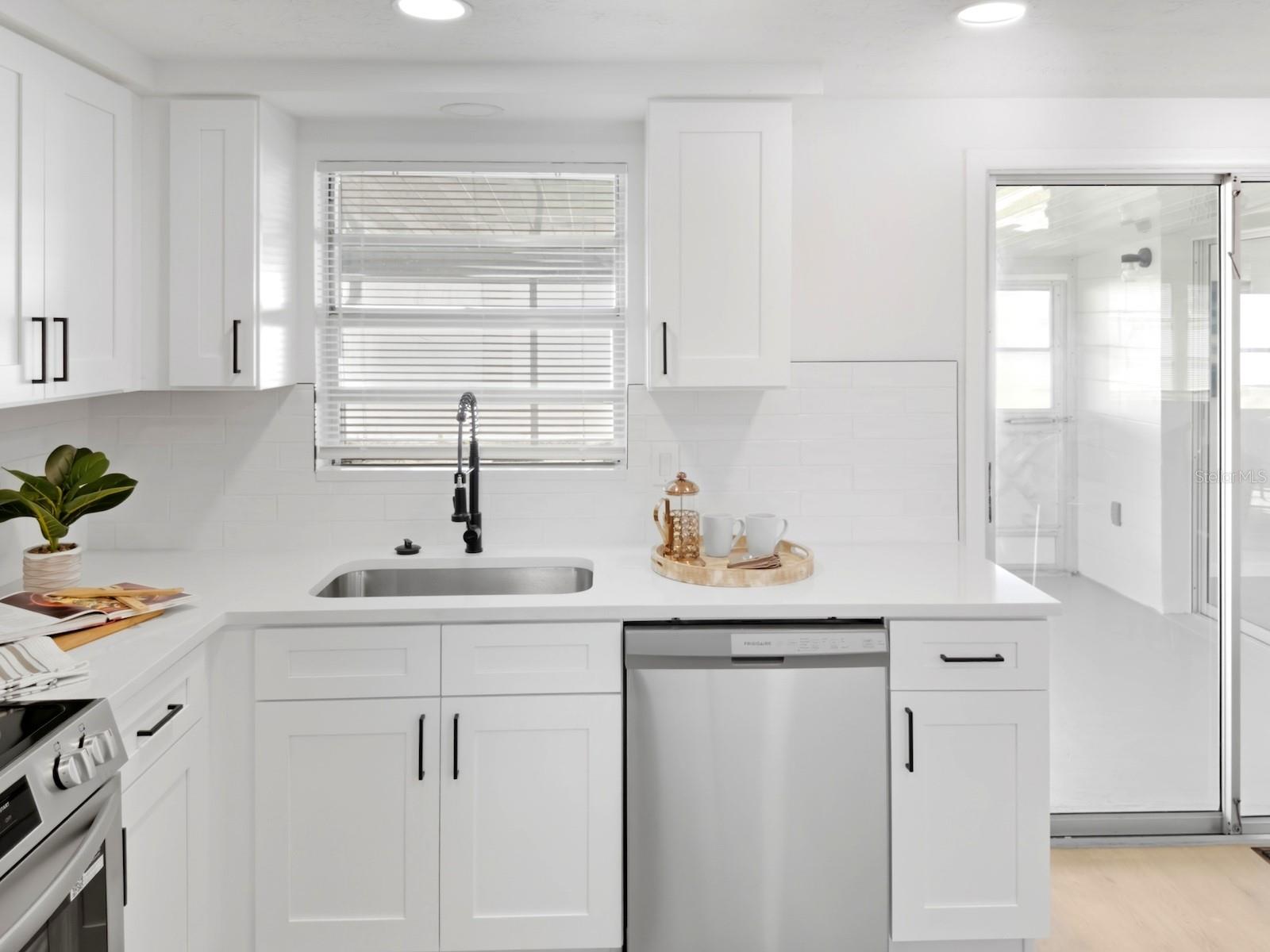 ALOHA GARDENS - Residential