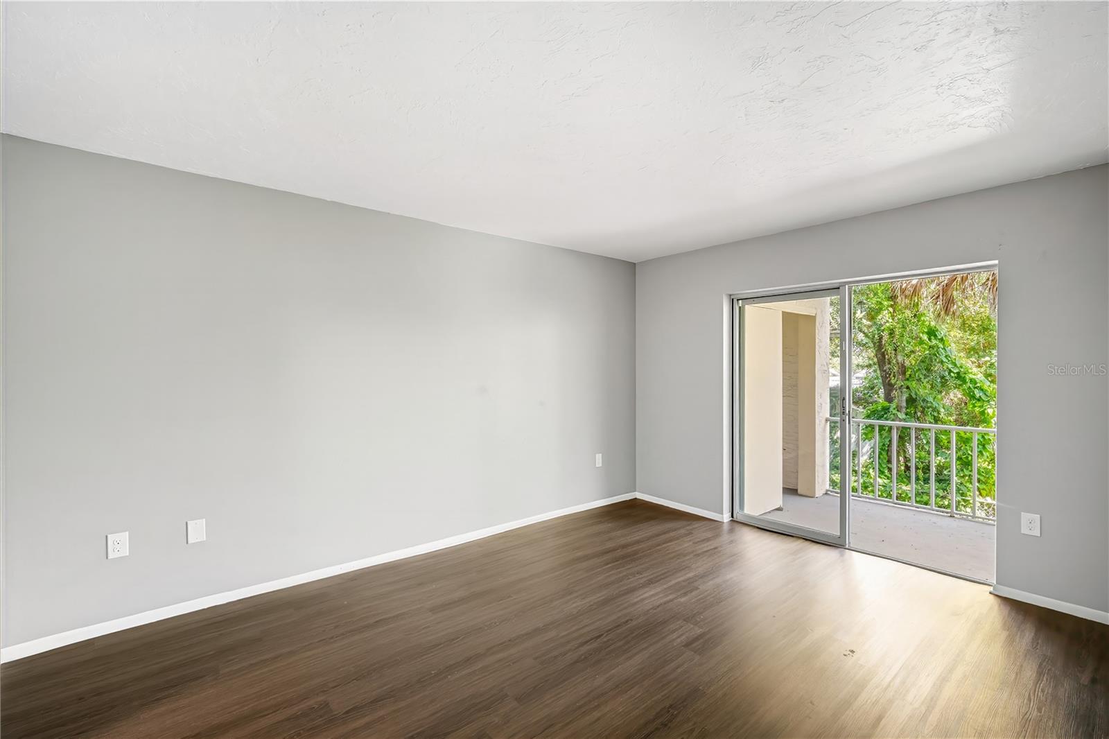 BAYSHORE ON THE LAKE APTS II SEC 3 - Residential Lease