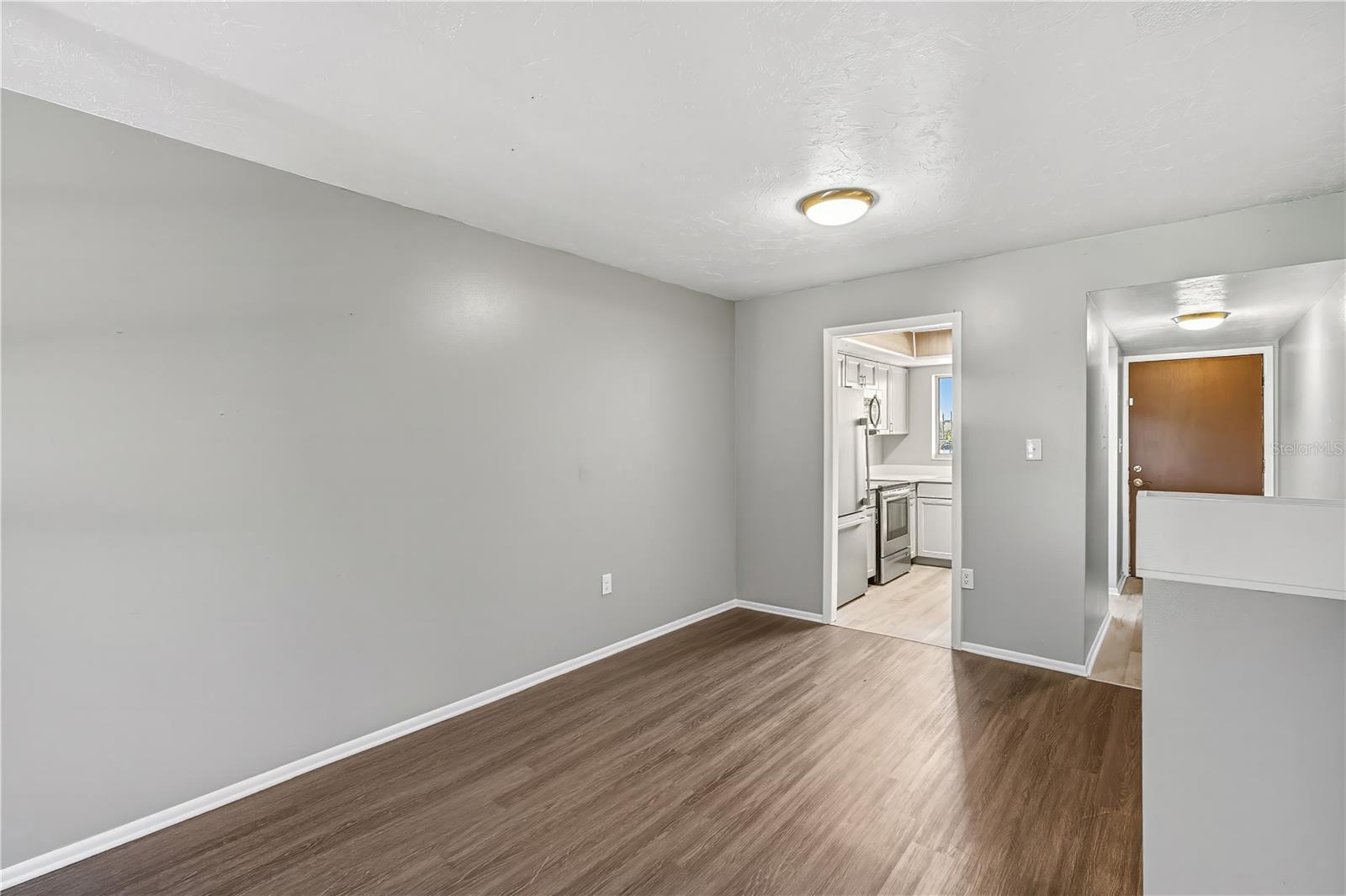 BAYSHORE ON THE LAKE APTS II SEC 3 - Residential Lease