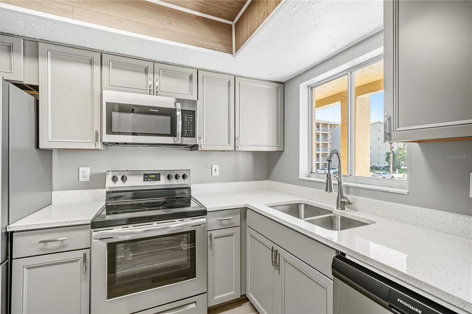 BAYSHORE ON THE LAKE APTS II SEC 3 - Residential Lease