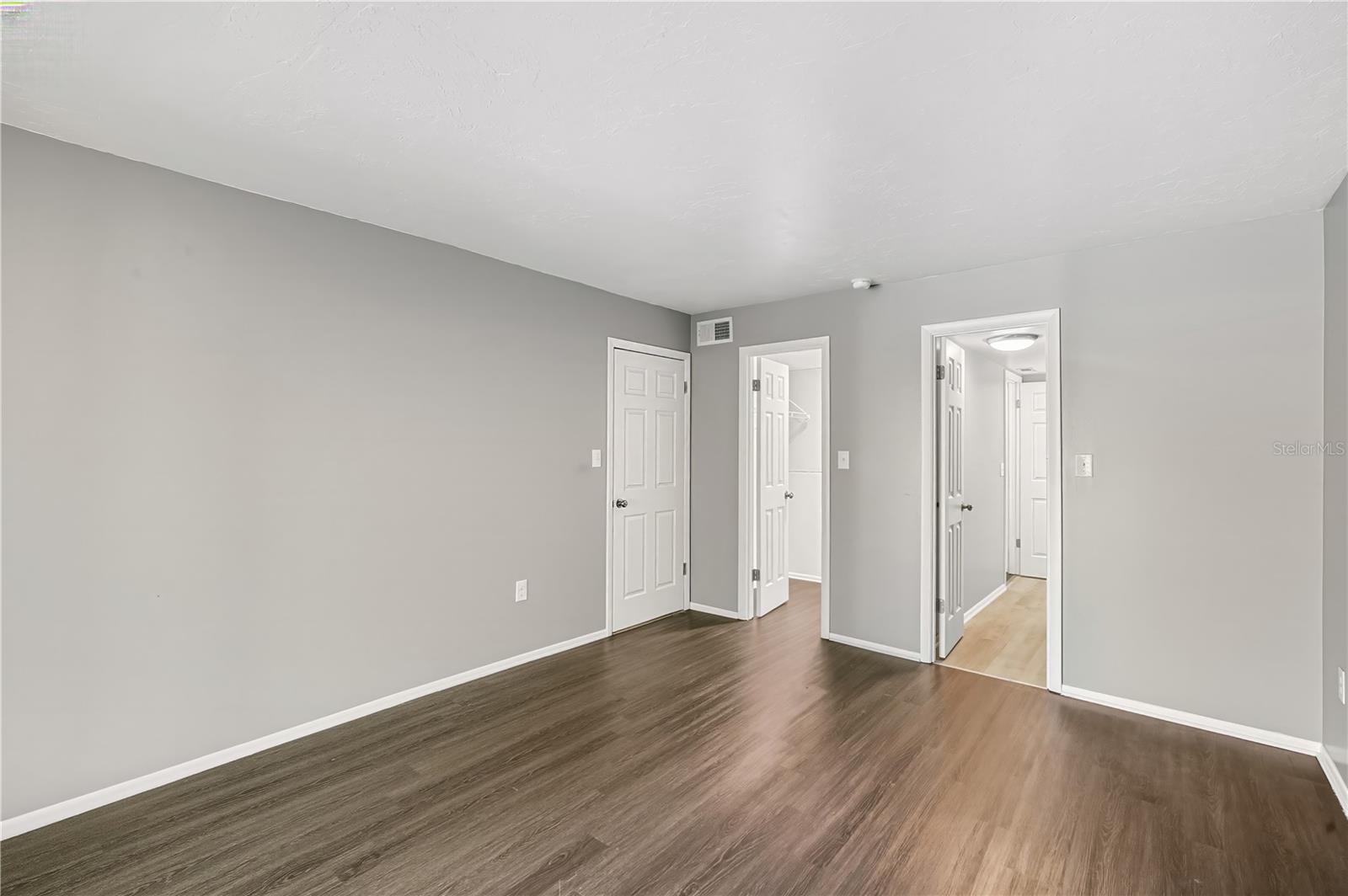 BAYSHORE ON THE LAKE APTS II SEC 3 - Residential Lease