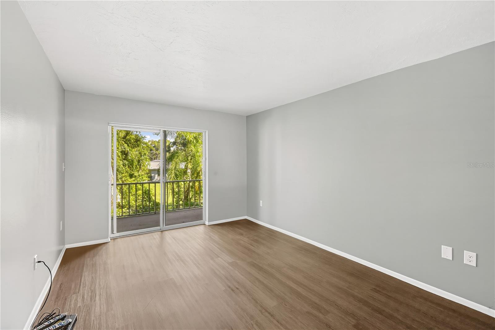 BAYSHORE ON THE LAKE APTS II SEC 3 - Residential Lease