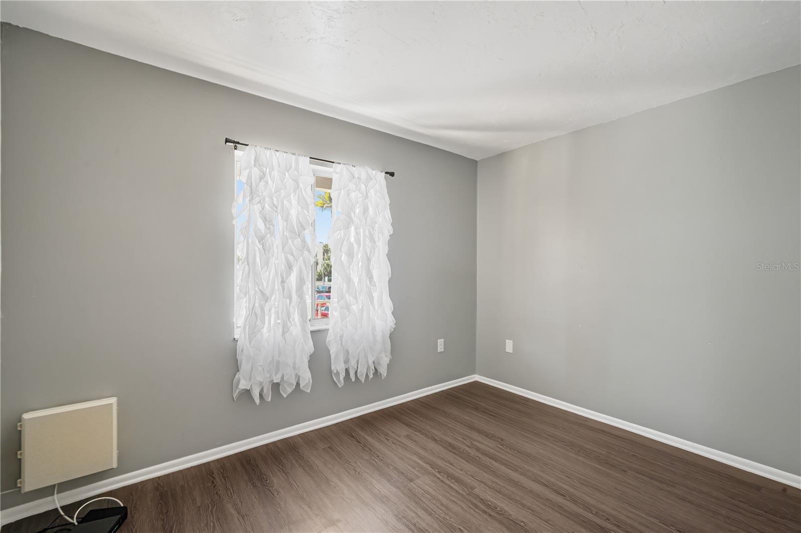 BAYSHORE ON THE LAKE APTS II SEC 3 - Residential Lease