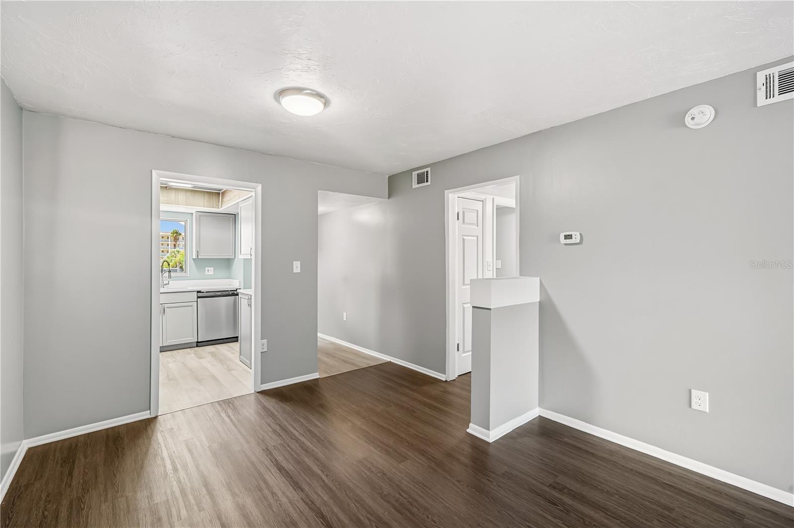 BAYSHORE ON THE LAKE APTS II SEC 3 - Residential Lease