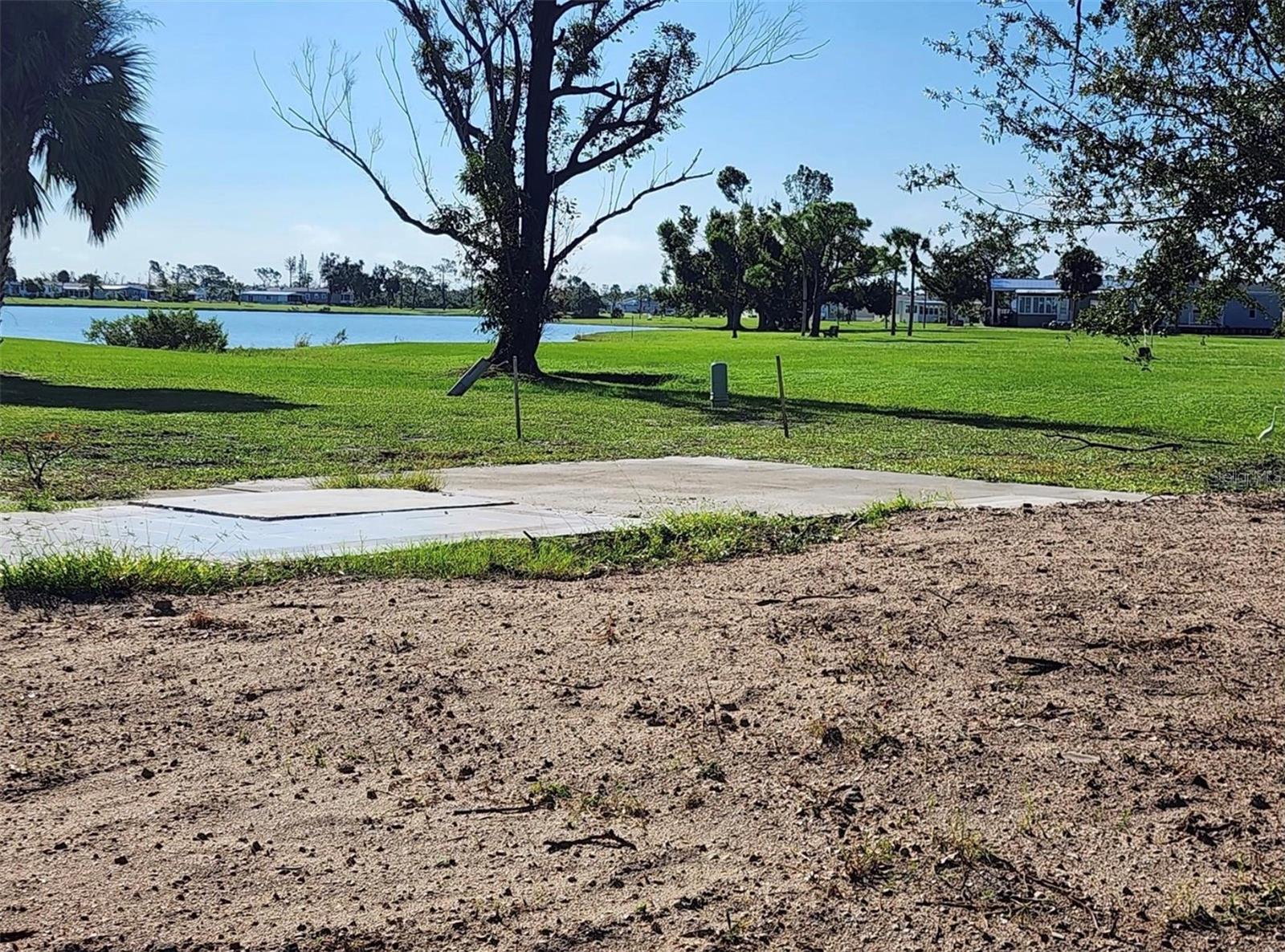 VILLAGE HOLIDAY LAKE - Land