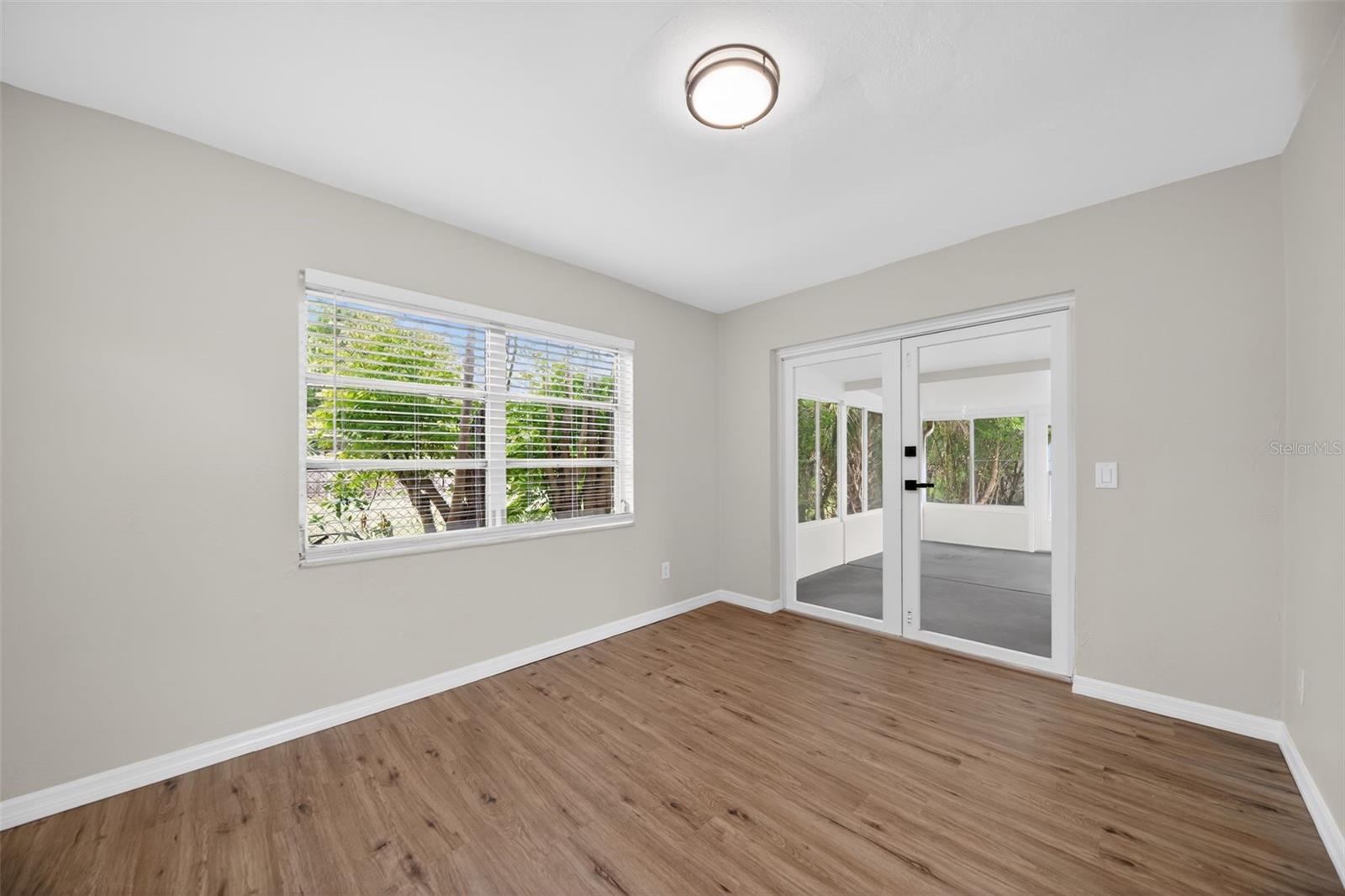 GROVE VILLA - Residential