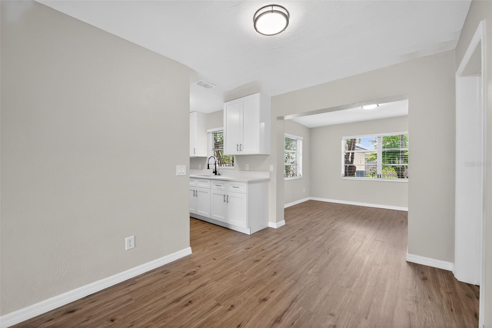 GROVE VILLA - Residential