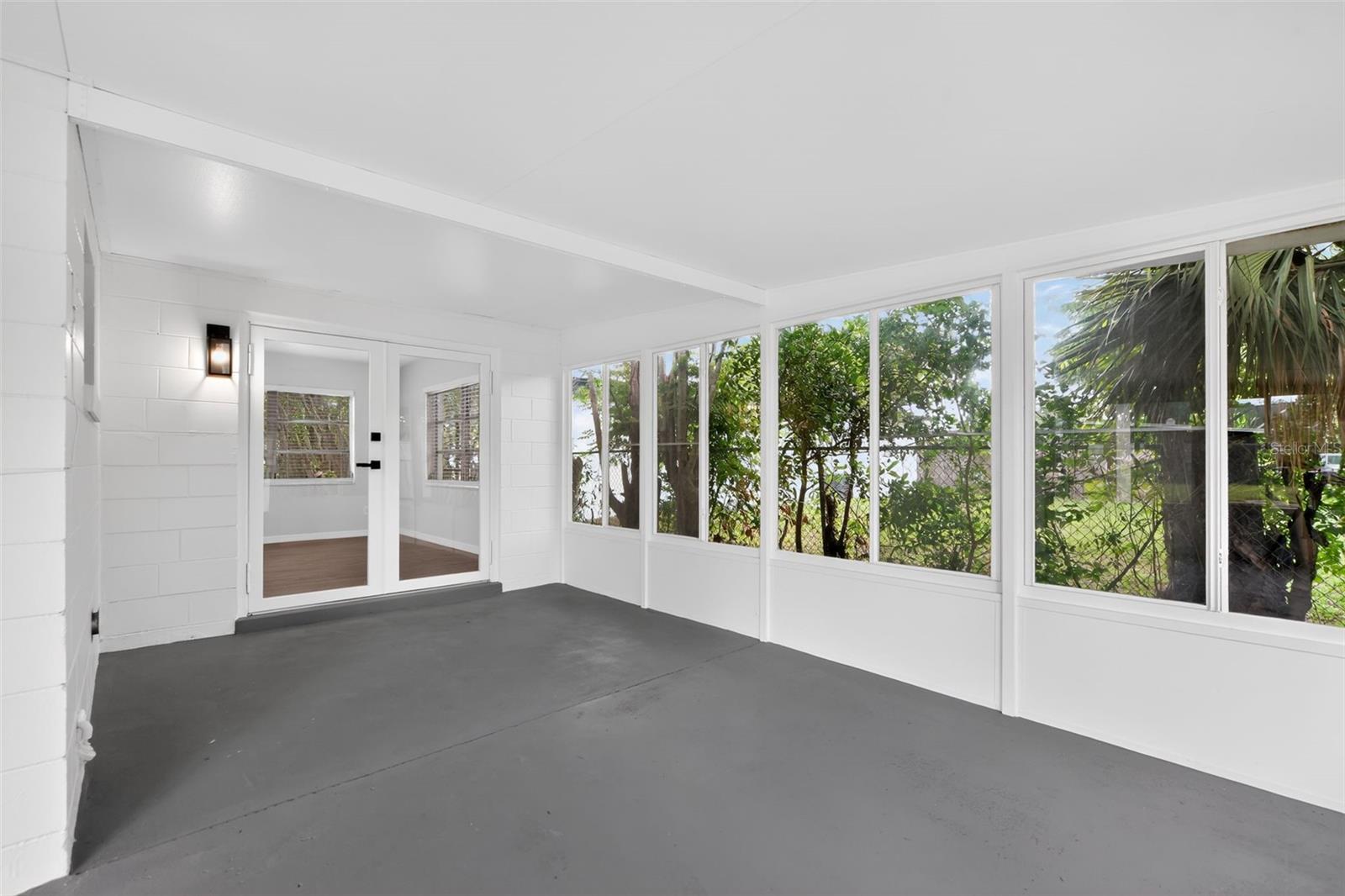 GROVE VILLA - Residential