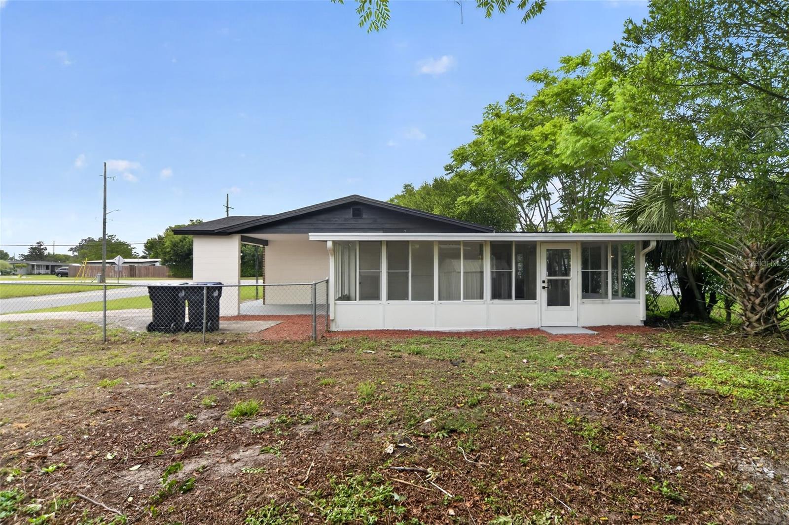 GROVE VILLA - Residential