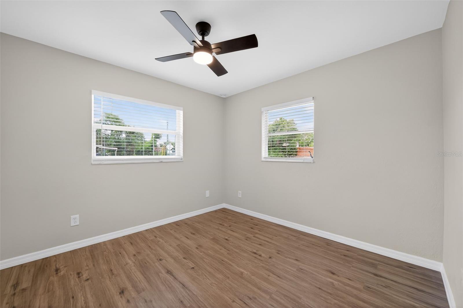 GROVE VILLA - Residential