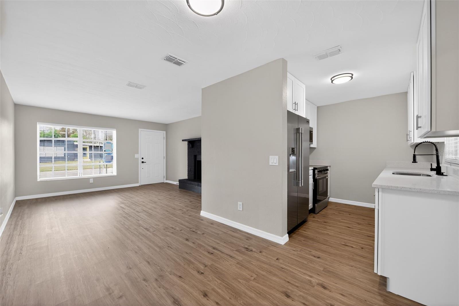 GROVE VILLA - Residential