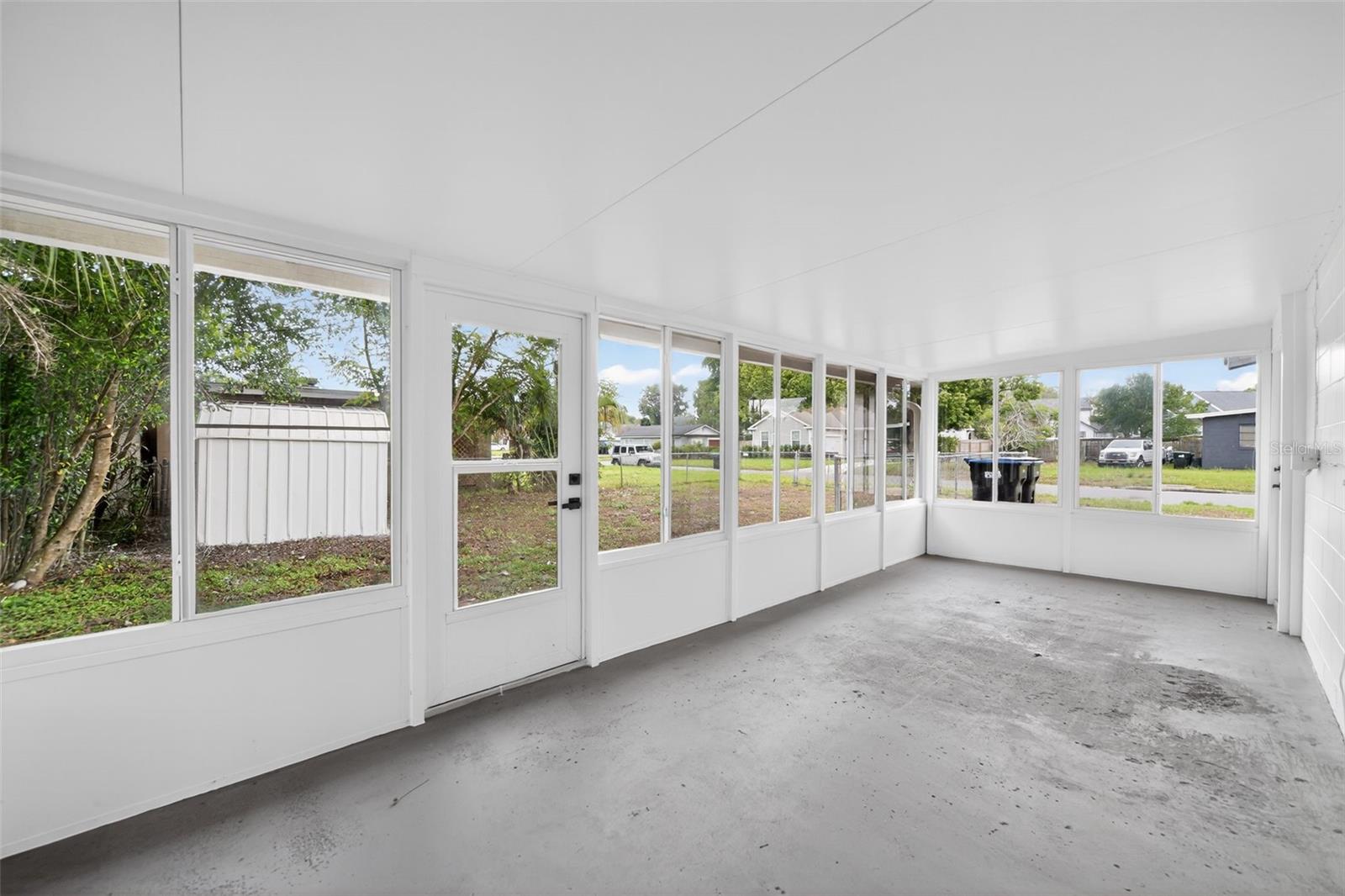 GROVE VILLA - Residential