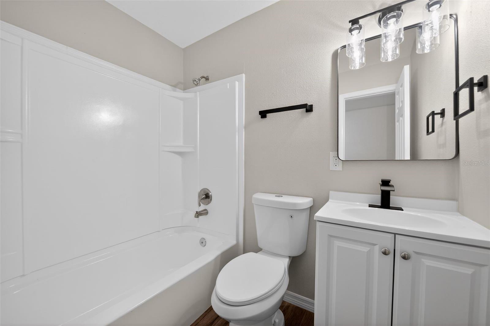 GROVE VILLA - Residential