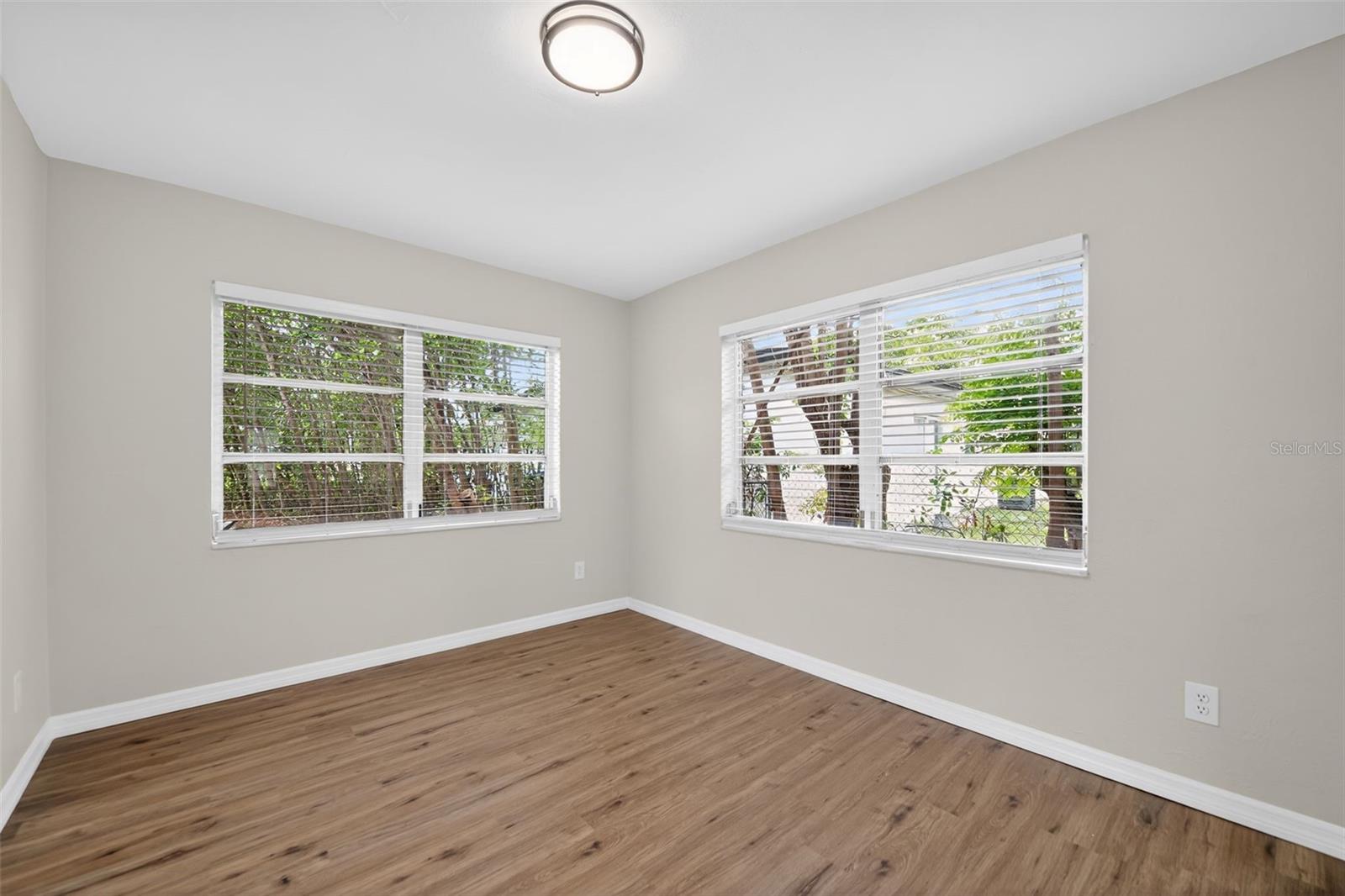 GROVE VILLA - Residential