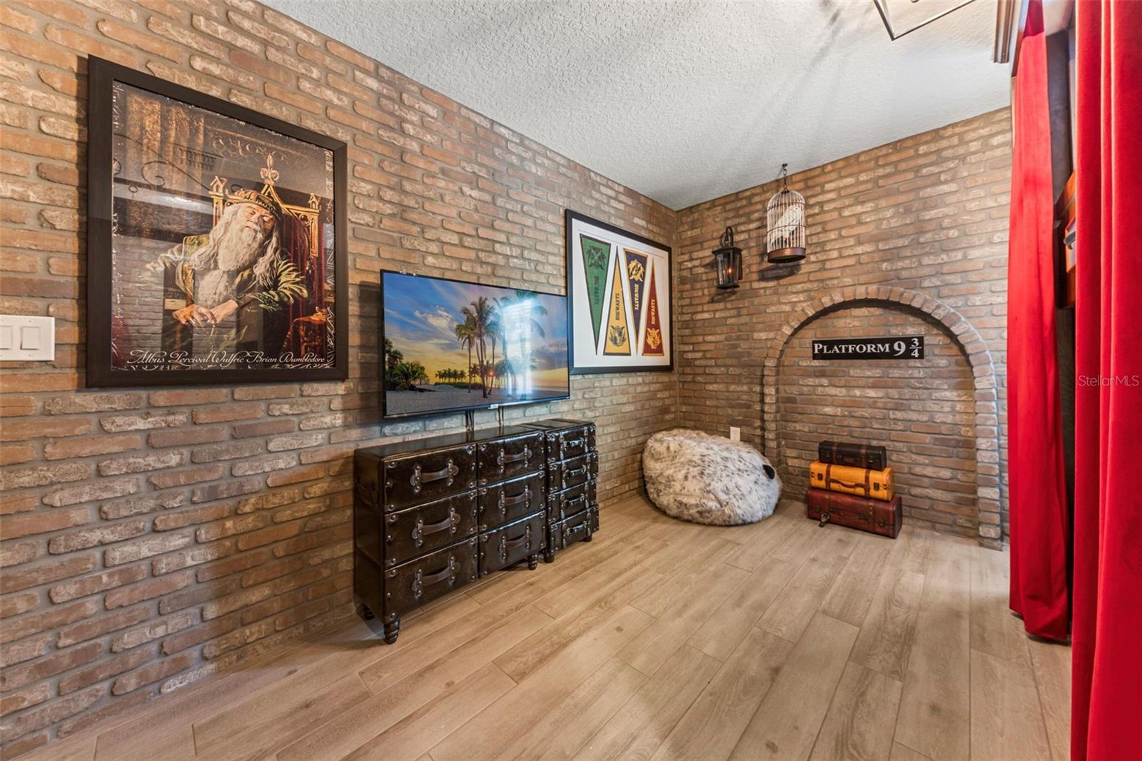 2842 STOREY COVE AVENUE