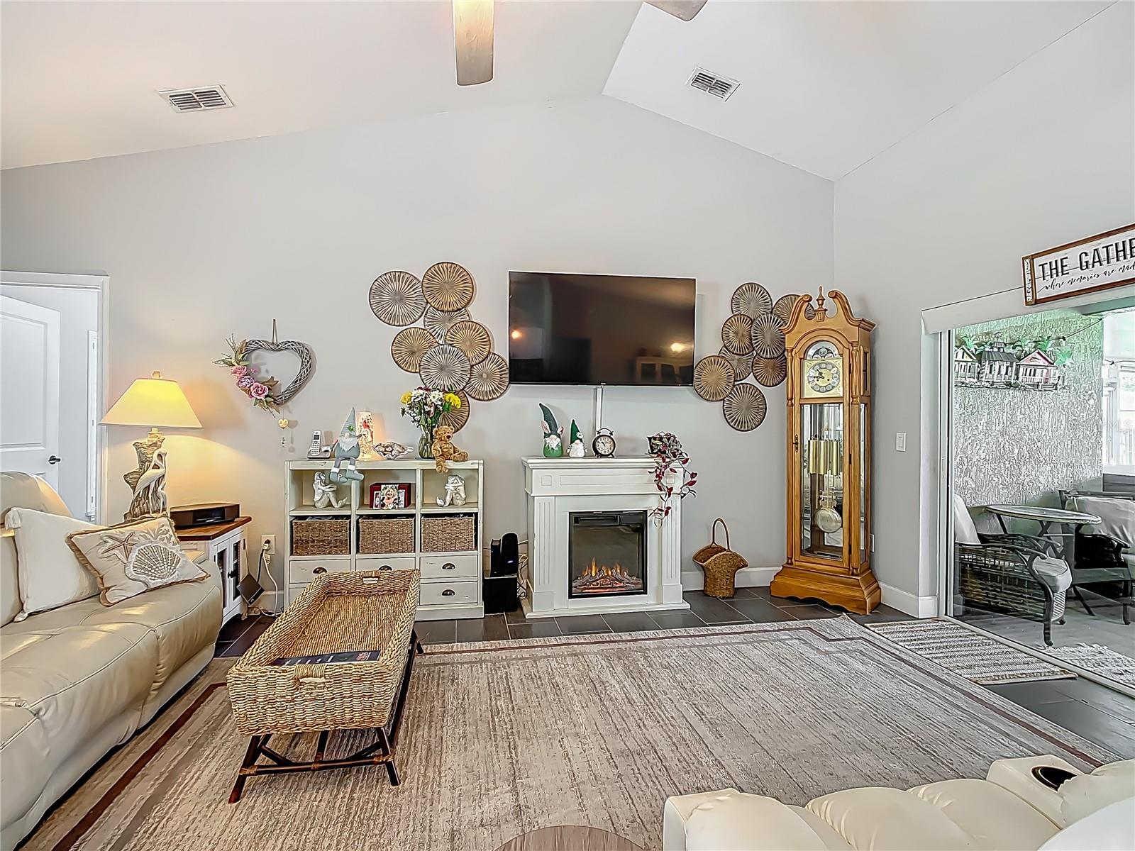 439 LAKE DAISY DRIVE