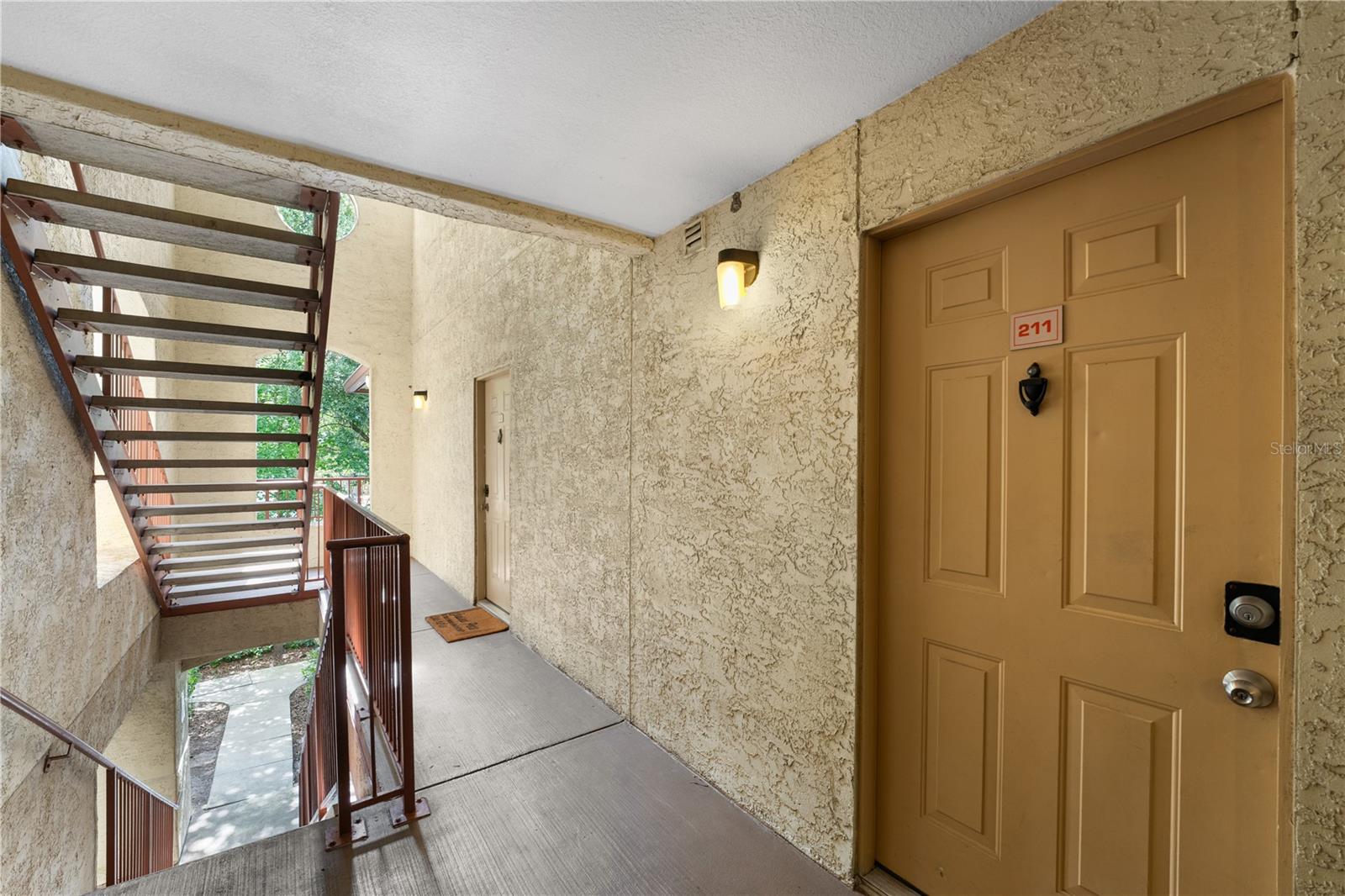 829 CAMARGO WAY 211