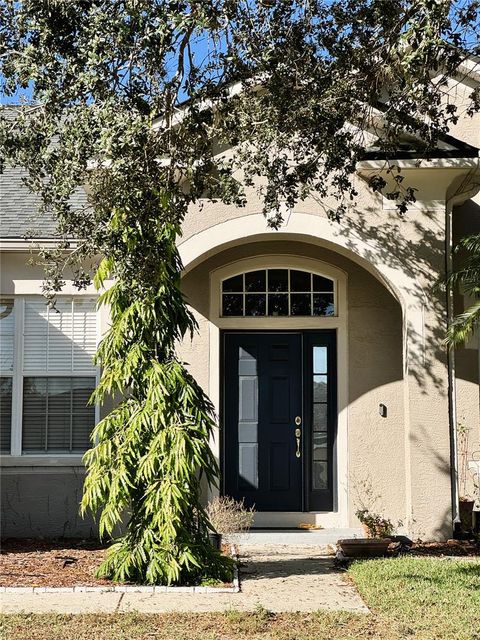 A home in LAKELAND