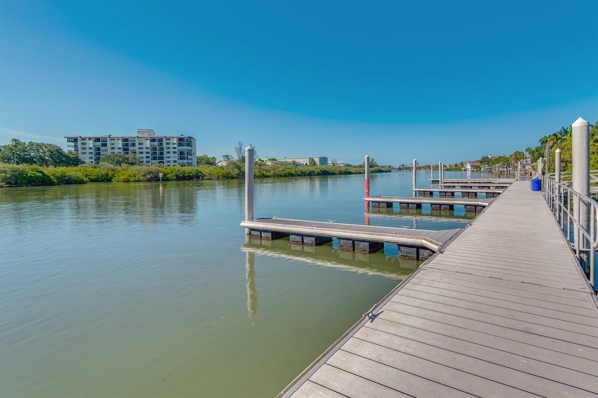 HARBOURSIDE AT MARKER 33 VACATION CONDO - Residential