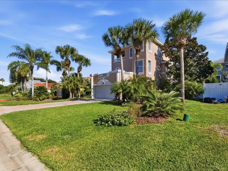 121 COQUINA KEY DRIVE