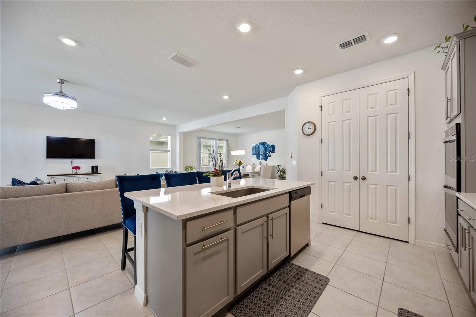 GRADY POINTE - Residential