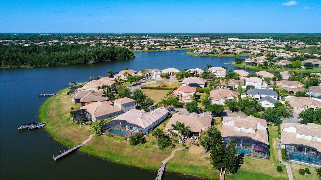 Photo of 3549 Somerset Circle, Kissimmee, FL 34746 (MLS # S5136105)