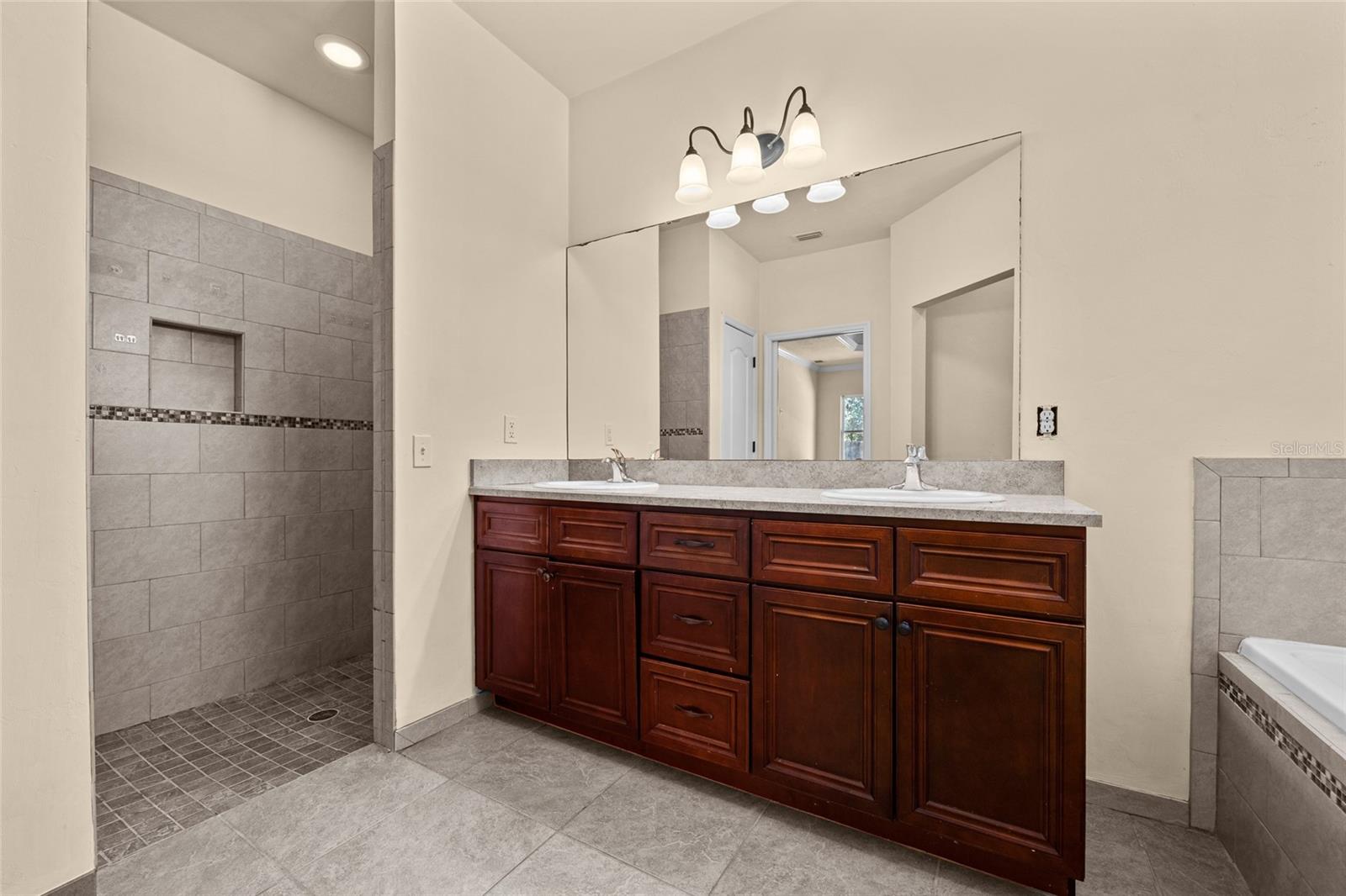 NEWBERRY OAKS PH 7 - Residential