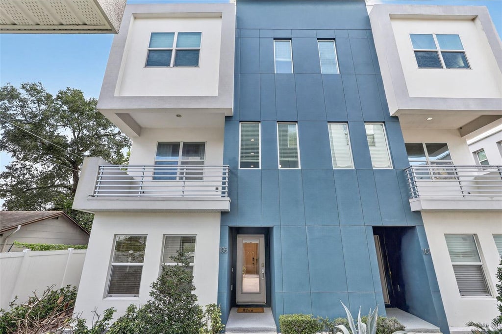 Photo of 105 W Grant Street, Orlando, FL 32806 (MLS # O6451717)