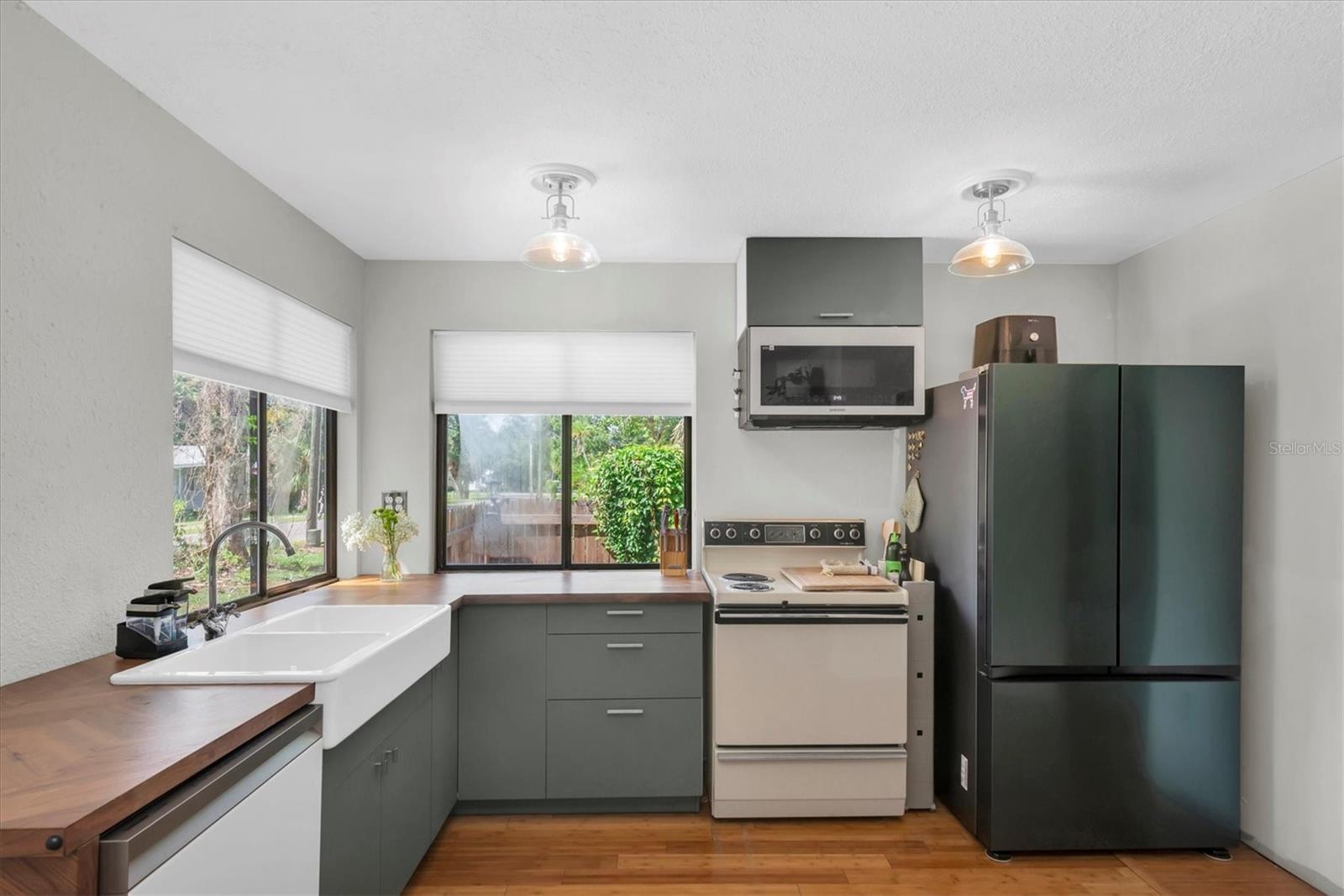 TANGERINE BUS CENTER SUB - Residential Lease